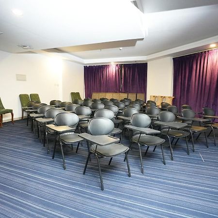 Parkside Plaza Muscat Hotel Kültér fotó