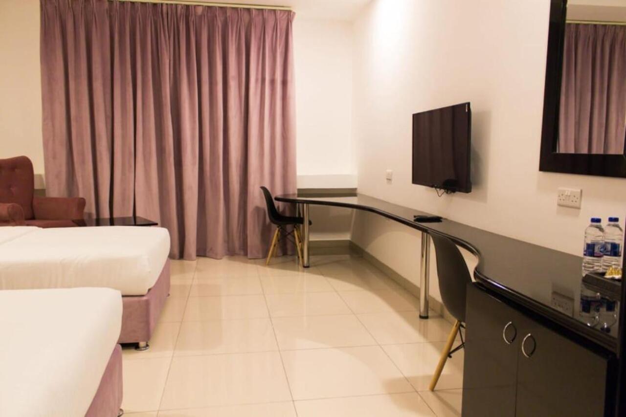 Parkside Plaza Muscat Hotel Kültér fotó