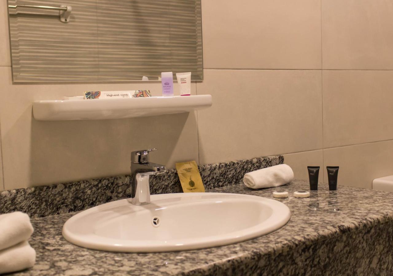 Parkside Plaza Muscat Hotel Kültér fotó