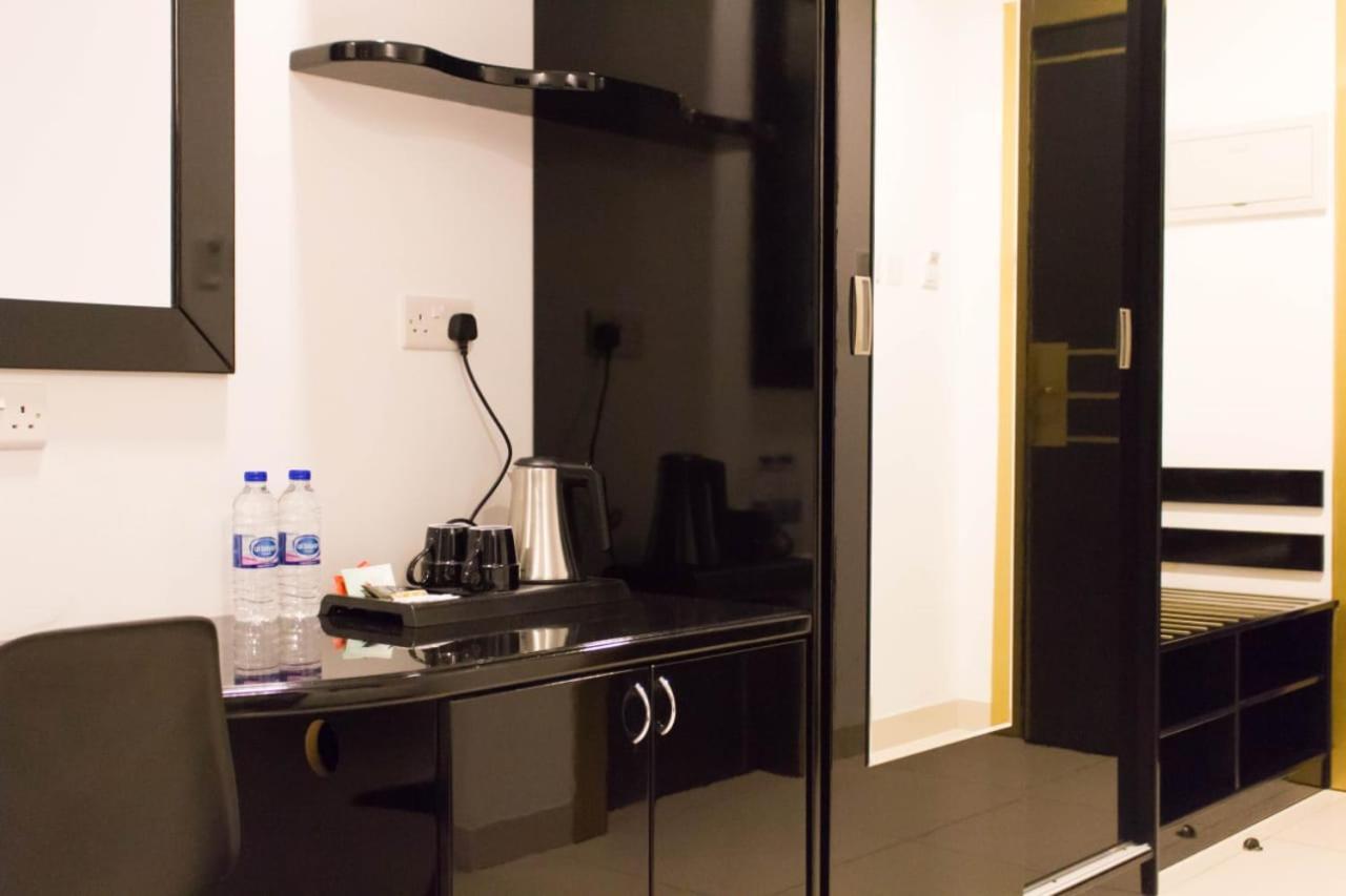 Parkside Plaza Muscat Hotel Kültér fotó