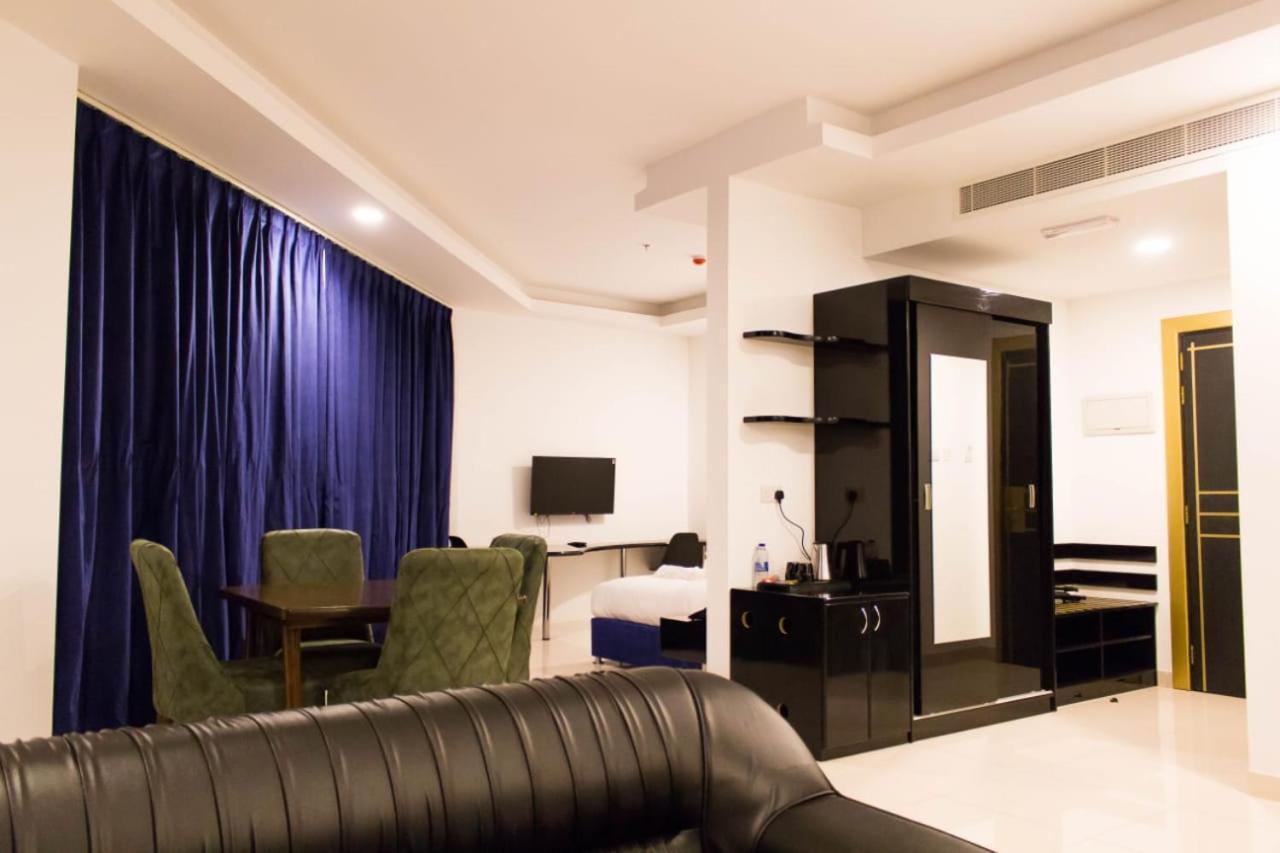Parkside Plaza Muscat Hotel Kültér fotó